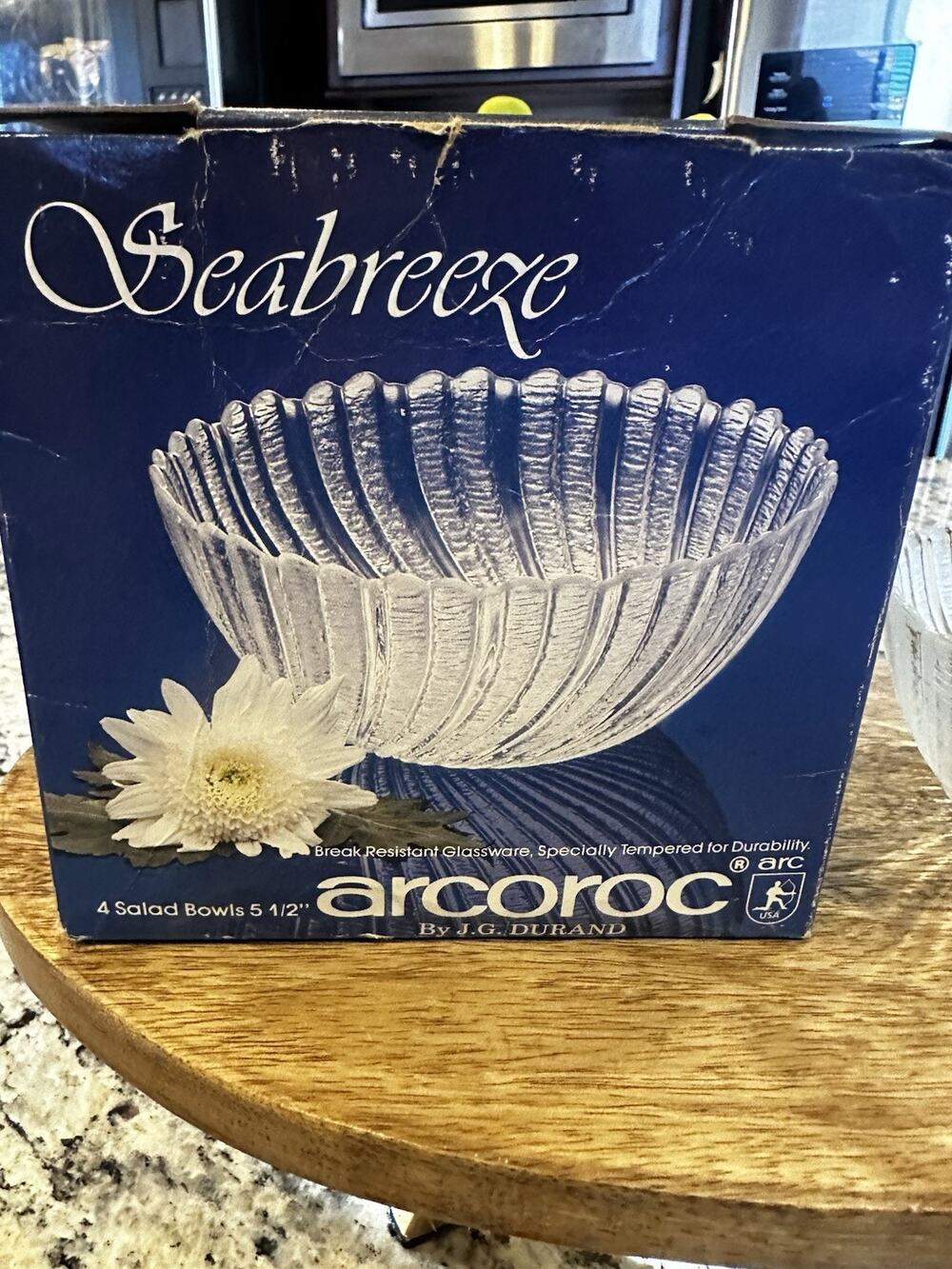 Vintage Arcoroc Seabreeze 9 3/4'' Salad Serving Bowl